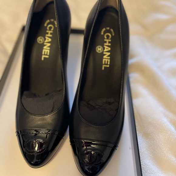 UPDATE 03Oct. Chanel Classic Black Pump - Authentic- Worn once. See video. - Picture 9 of 17